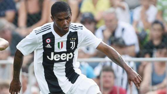 Juventus, cuatro partidos de suspensión para Douglas Costa
