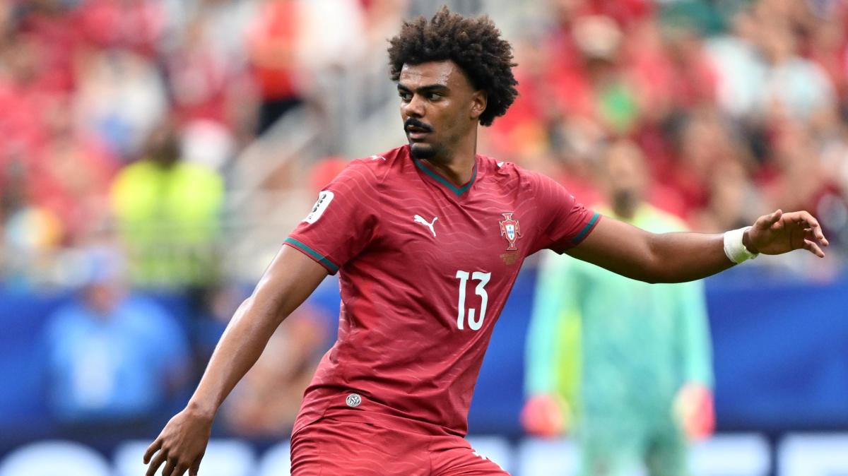 El Real Madrid pone a Renato Veiga en su lista de posibles centrales