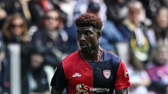 OFICIAL: Cagliari, adquirido el pase de Michel Adopo