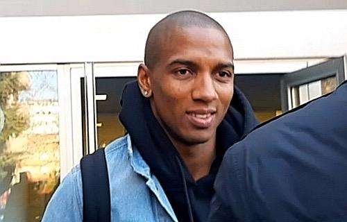 OFICIAL: Inter, firma Ashley Young