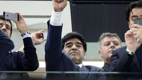 Maradona: "Pelé y Beckenbauer son unos tarados"