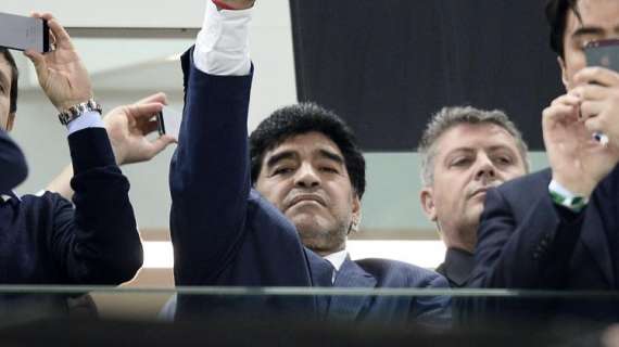 Maradona: "Messi tiene que seguir en la Selección"