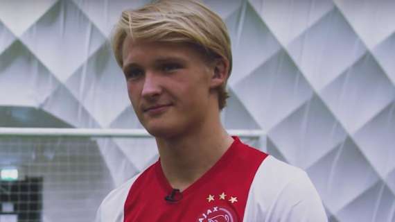 Ajax, Dolberg sustituye a Neres por lesión en el once inicial
