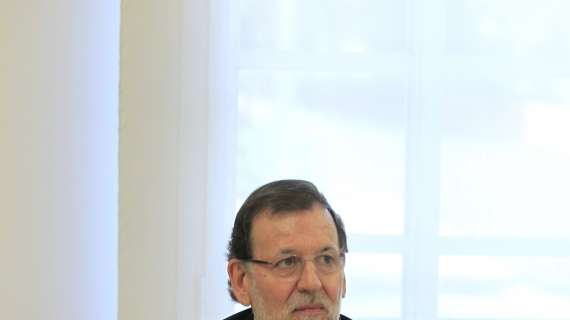 Rajoy felicita al Sevilla por su "emocionante" e "histórico" triunfo