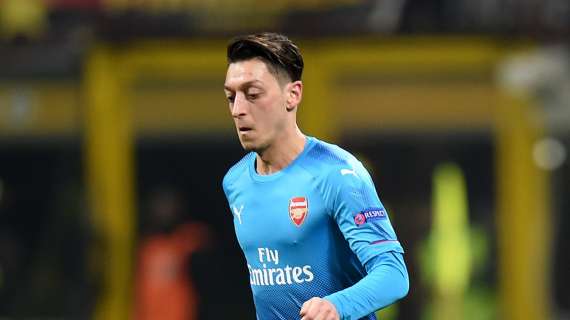 Arsenal, el vestuario dividido sobre la situación de Mesut Özil