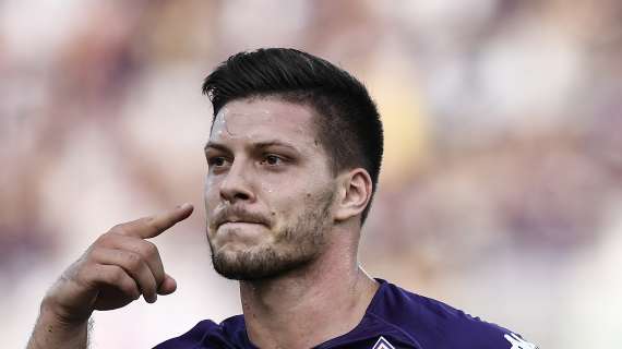 Italia, Jovic convierte para la Fiorentina, Luis Maximino expulsado en el minuto 6 en la Lazio
