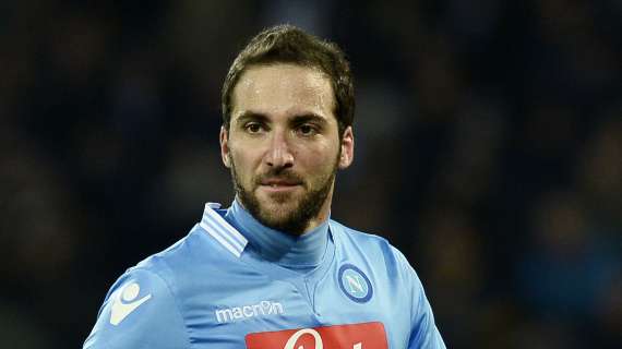 Napoli, Higuaín desmiente críticas a los aficionados del Real Madrid