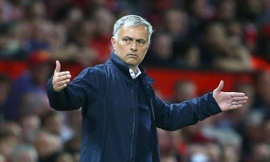 Manchester United, los dirigentes no presionarán a Mourinho para que deje su hotel