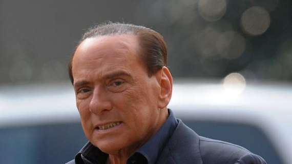 Berlusconi en vísperas de su cirugía en el corazón "Estoy preocupado pero tranquilo por el afecto de la gente"
