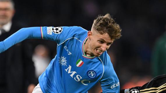 OFICIAL: Napoli, Jesper Lindstrom cedido al Wolfsburg