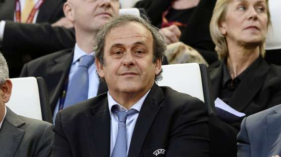 Platini muestra su apoyo al II 'Champions for Life' en el Vicente Calderón