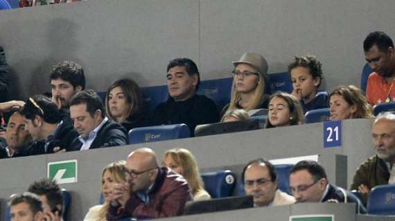 Napoli, Maradona: "Si fuera De Laurentiis invertiría en Balotelli"