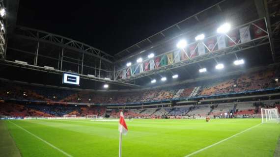 El Ajax toma ventaja sobre el Lyon en el descanso (2-0)