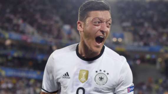 Riedle: "Özil debería regresar a Alemania"