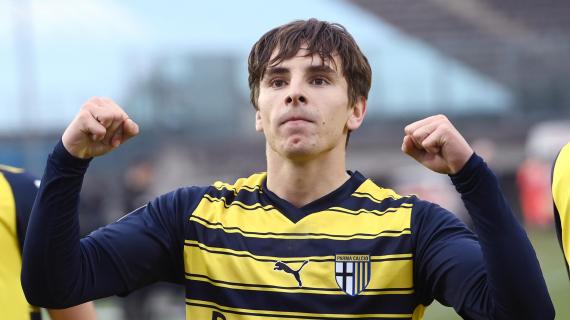OFICIAL: Parma, Adrián Bernabé renueva hasta 2027