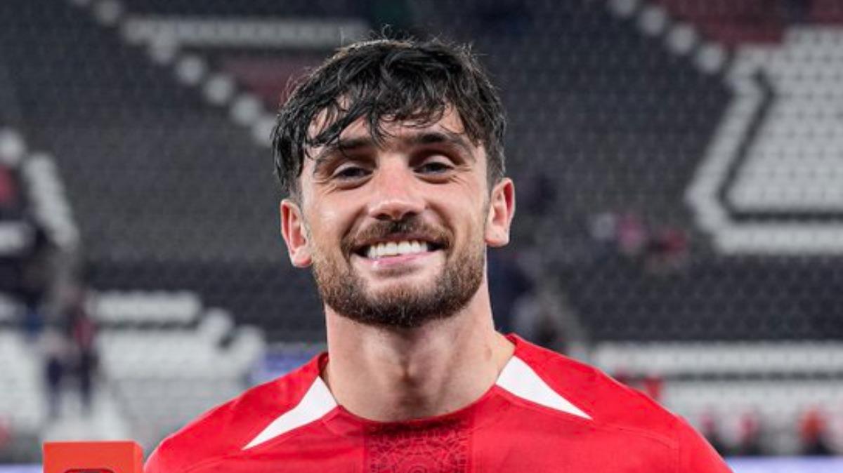 El Betis avanza por Troy Parrott y ya negocia con el AZ Alkmaar