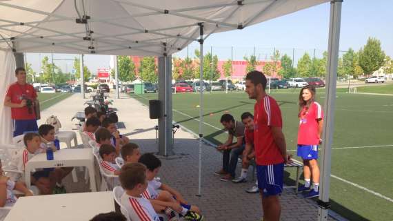 Koke comparte una sesión de entrenamiento con los niños y niñas que participan en su I Campus de Fútbol