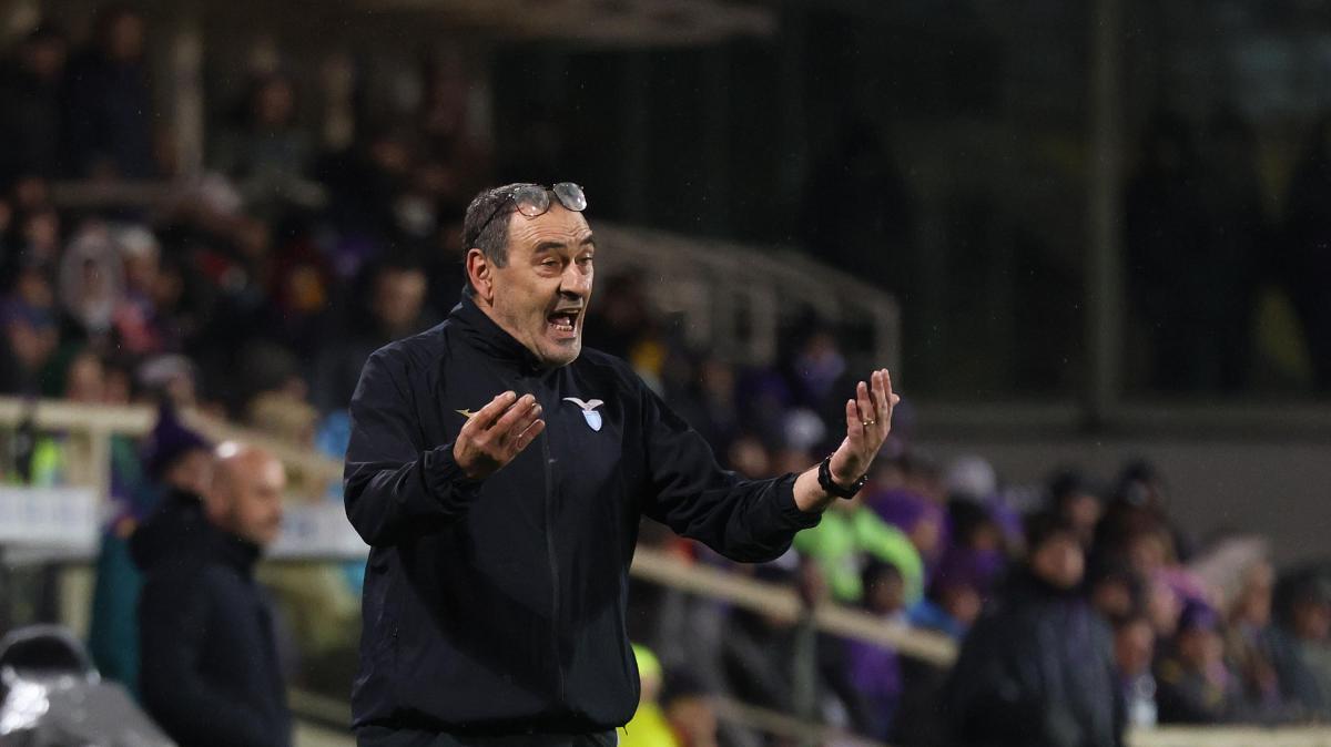 Sarri lanza la voz de alarma: “O cambian los árbitros o se implanta el tiempo efectivo”