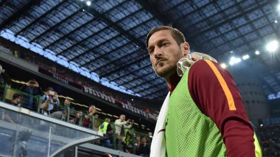 Roma, Totti podría seguir jugando en otro club