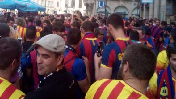Unos 5.000 aficionados celebran en Canaletes el título de Liga del FC Barcelona