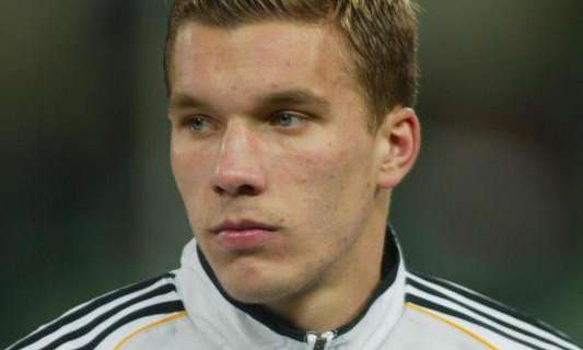 Un doblete de Podolski aúpa al Arsenal al cuarto puesto