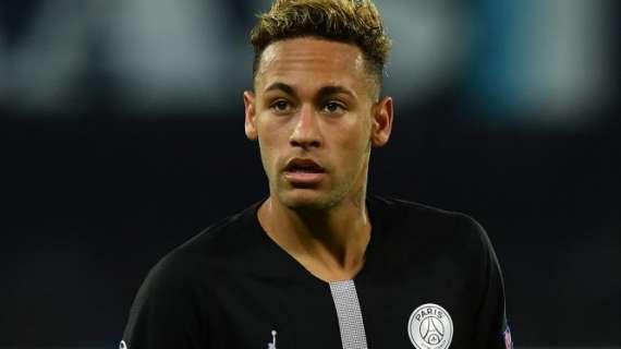 El padre de Neymar asegura que su hijo es víctima de extorsión