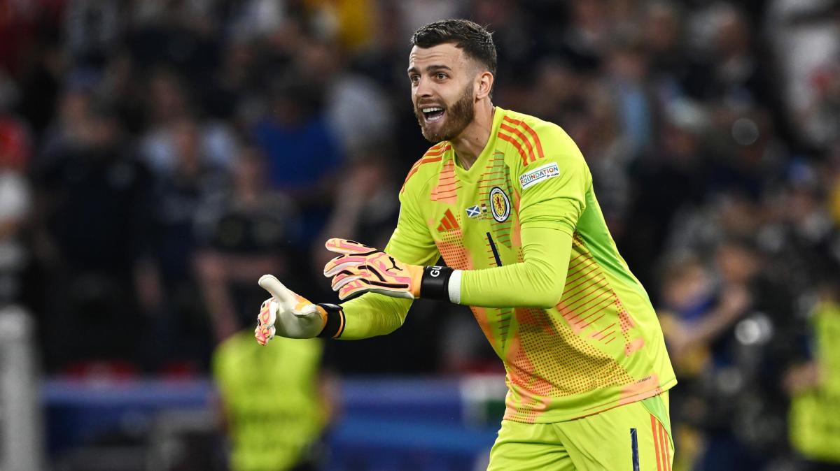 Nottingham Forest, Angus Gunn valora salir del club