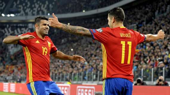 Vitolo marca el segundo gol de España y llega el descanso (2-0)