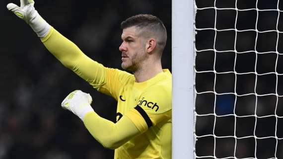 OFICIAL: Tottenham, renueva Fraser Forster