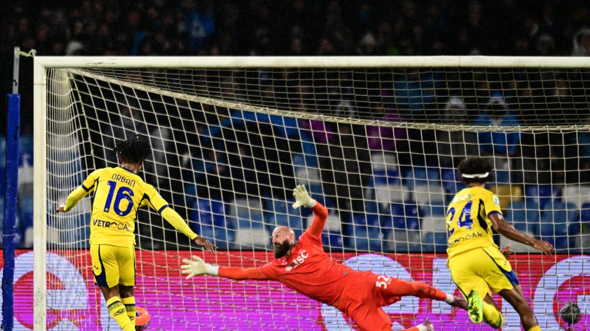 El taconazo de Frese y el penalti de Orban: gran Verona en la primera parte, el SSC Napoli va 0-2 abajo al 45'