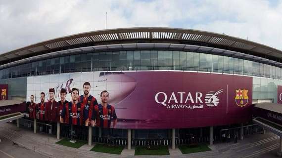 La fachada del Camp Nou, renovada con la nueva imagen de Qatar Airways