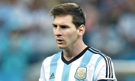 Leo Messi sufre una sobrecarga en el abductor derecho