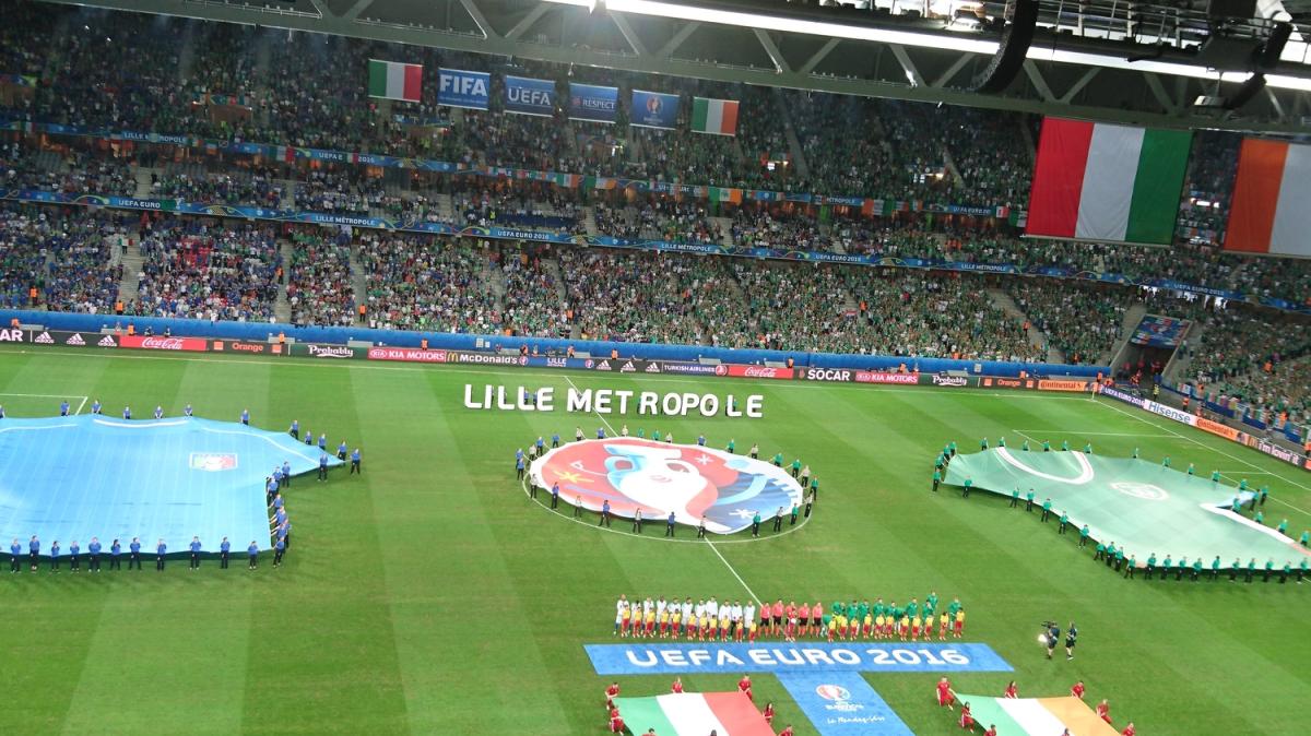 Lille-PAOK, tensión antes del pitido inicial: choques entre aficiones frente al Pierre-Mauroy