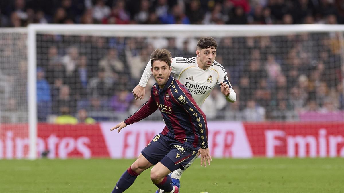 Pellegrini cierra la puerta a Losada: el mediapunta regresa sin futuro en el Betis