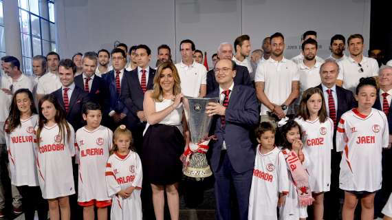 Susana Díaz recibe en San Telmo al Sevilla y le felicita por "hacer historia" con su cuarta Europa League