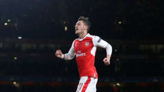 Arsenal, Özil esperaría a conocer el futuro de Wenger antes de ampliar su contrato