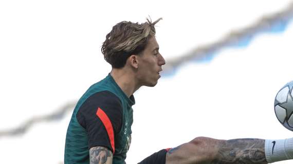 OFICIAL: Liverpool, renueva Tsimikas