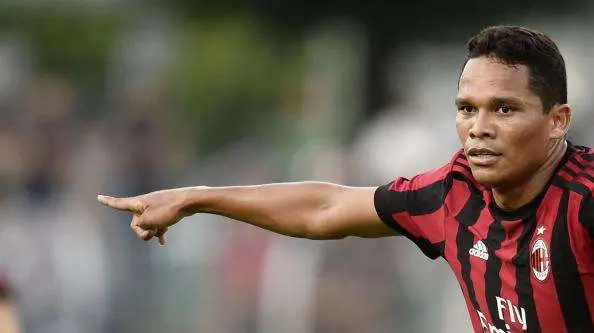Sevilla, Bacca sólo saldrá del Milan cedido con obligación de compra