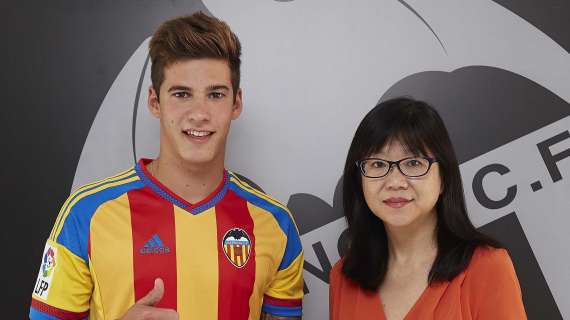 OFICIAL: Santi Mina, nuevo jugador del Valencia
