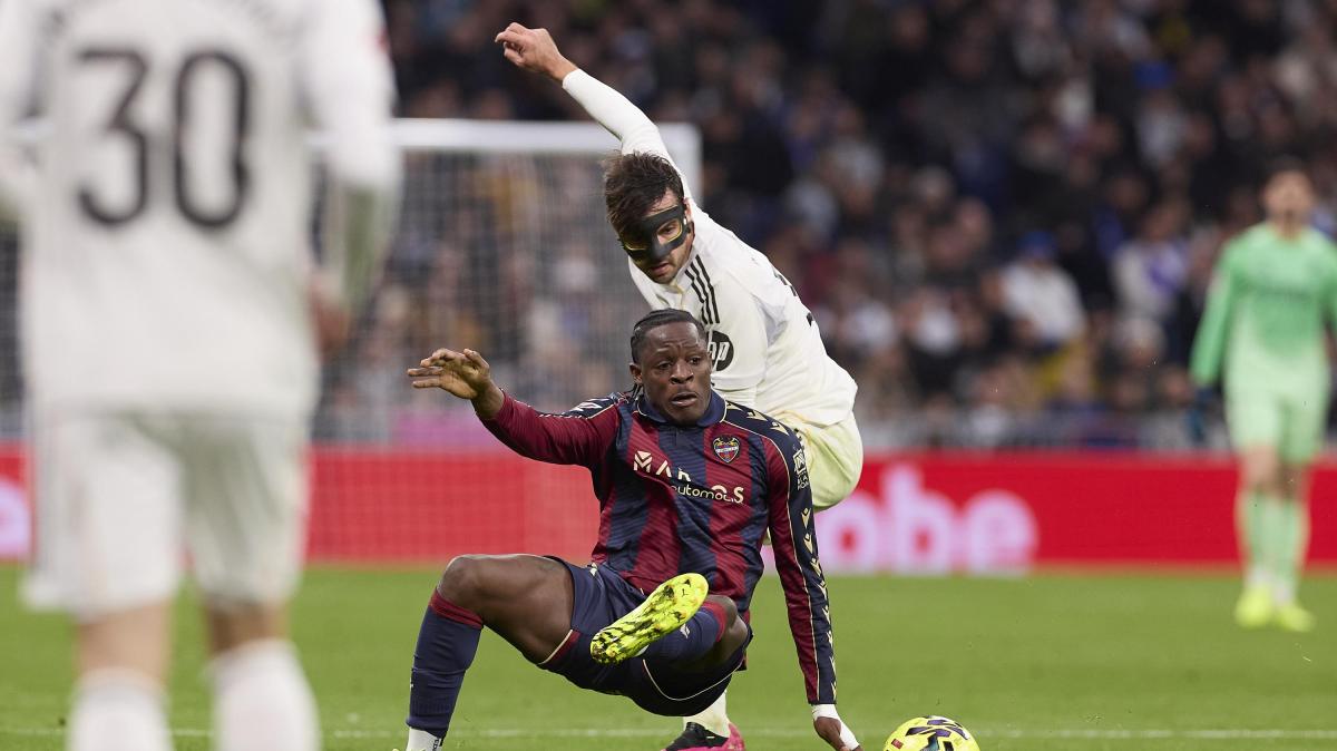 El Sunderland estudia pagar su cláusula de rescisión de Karl Etta Eyong