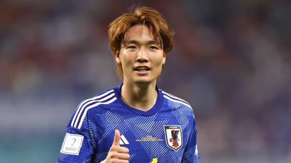 Ajax, Itakura objetivo para cubrir la vacante por Hato