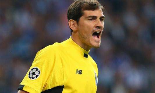 Oporto salvado por Casillas, que neutraliza penalti de Salva Chamorro