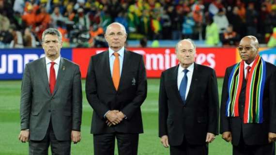 Van Praag retira su candidatura para la presidencia de la FIFA y se une al Príncipe Ali