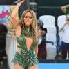 La Nazione - Carrarese, tutti pazzi per Jennifer Lopez. La pop star posa con la maglia...