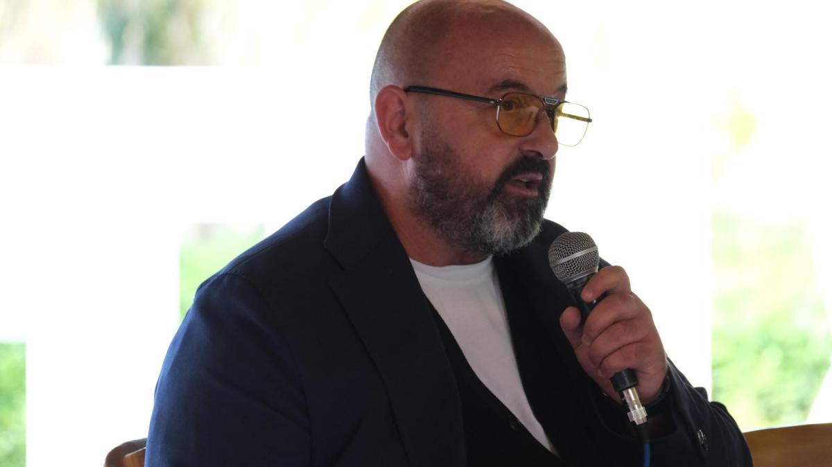 Avellino, Aiello: "Importante aver ritrovato continuità. Mercato? Dobbiamo sfoltire e prendere un centrale. A Catanzaro per giocarcela a viso aperto"