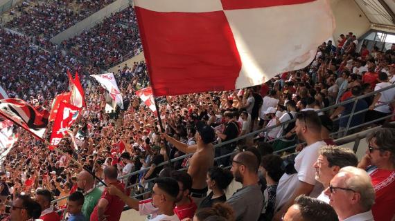 CdM - Parte il campionato dei biglietti omaggio: figli, zii e amici in coda al Comune di Bari