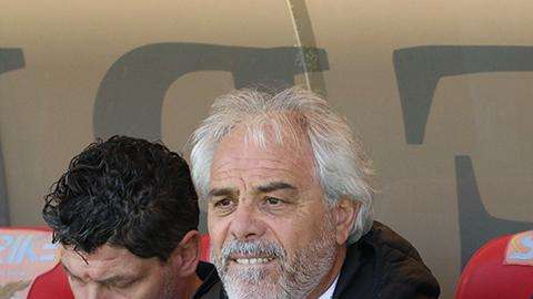 Livorno, Lucarelli sconsolato: "Gli errori sui calci piazzati hanno vanificato una buona prestazione. Ci manca cattiveria"