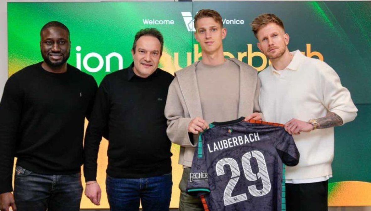 ESCLUSIVA TB - La foto di Lauberbach dopo la firma col Venezia
