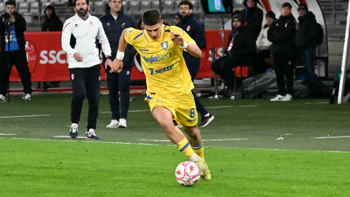 Serie B, Pescara-Frosinone 1-1 (pt): Tonin subito, Koutsoupias rimette in equilibrio