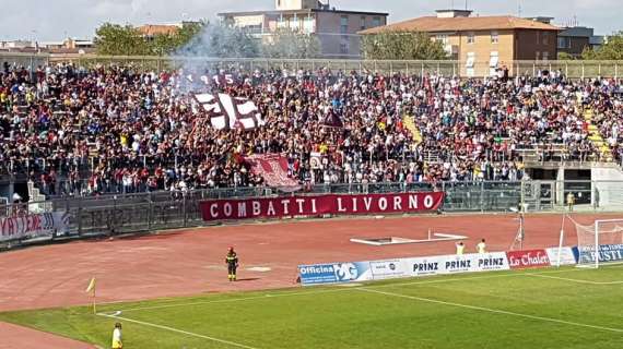 Livorno, i tifosi si schierano con Lucarelli: "Fiducia nel tecnico, ma a gennaio servono rinforzi"
